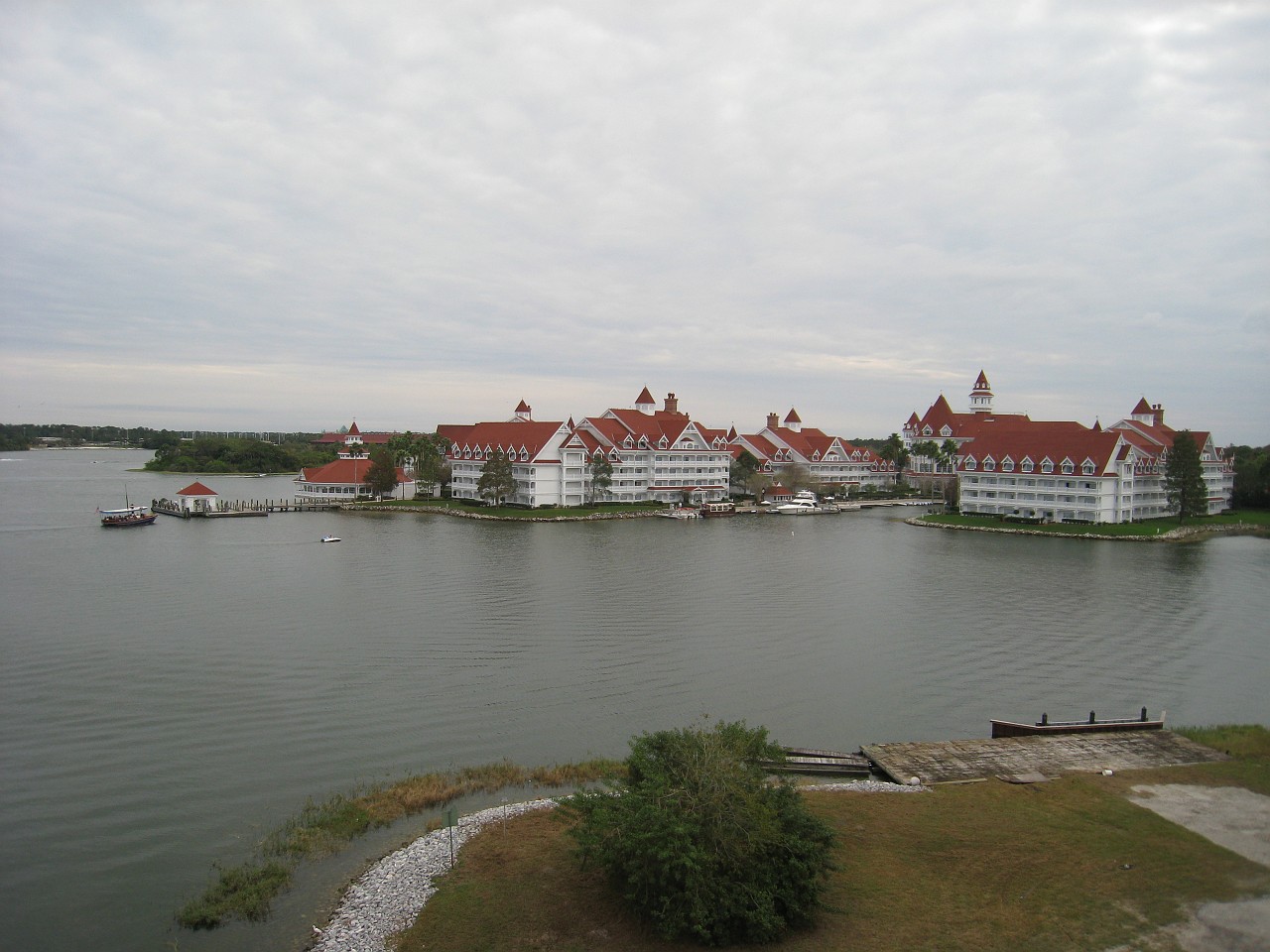 Vacation 2007-12 - Disney Parks  0171.jpg - The 2007-08 vacation to Florida included Disney World. We visited some of the larger theme Resorts along with Animal Kingdom and Disney Hollywood Studios.